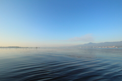 朝の琵琶湖（秋）