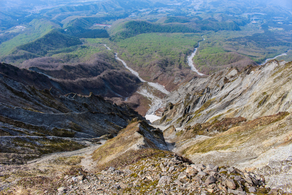 大山　切り立つ谷