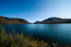 秋晴れ湖畔独り占め