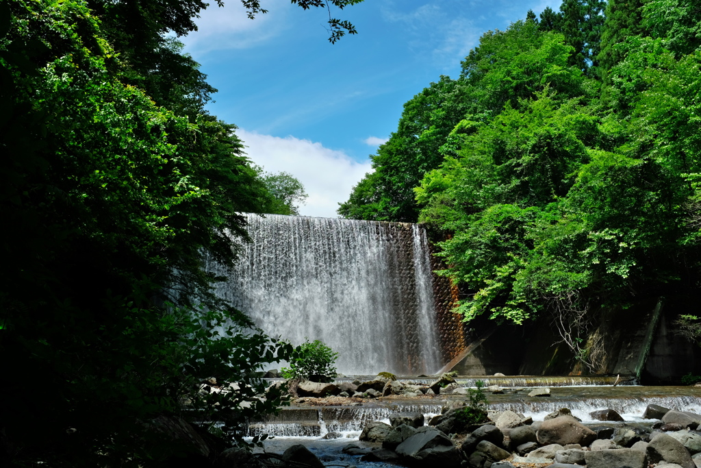 秘密のダム滝