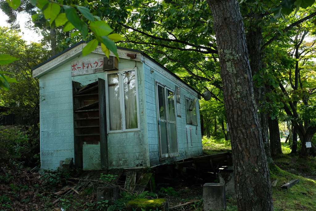 歴史を醸すボート小屋