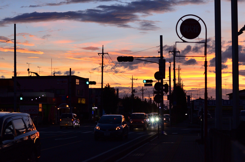 夕暮れの交差点