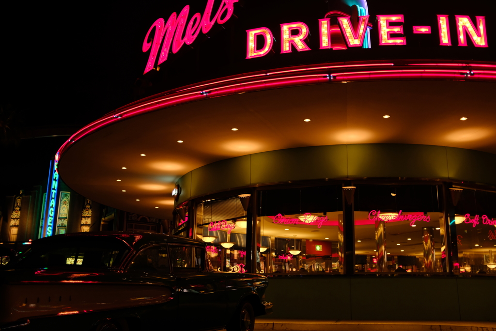 Mel's DRIVE-IN