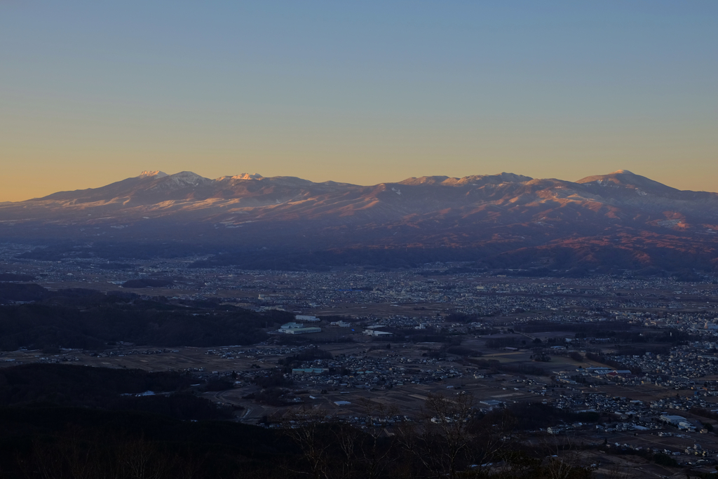 初日の出に照らされる八ヶ岳