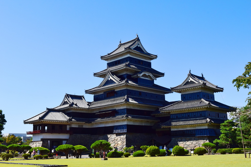 秋の松本城