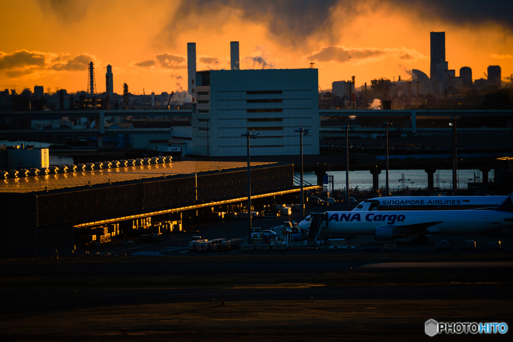 夕暮れ時の羽田空港