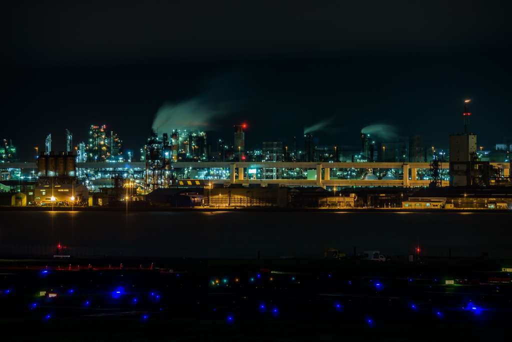 羽田空港からの川崎工場夜景