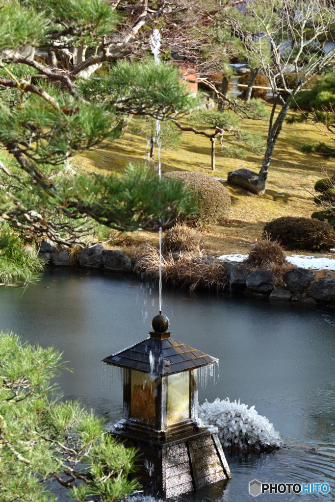 氷華咲く庭園