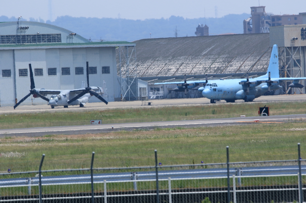オスプレイとC-130