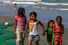 Children in Lingayen beach 2