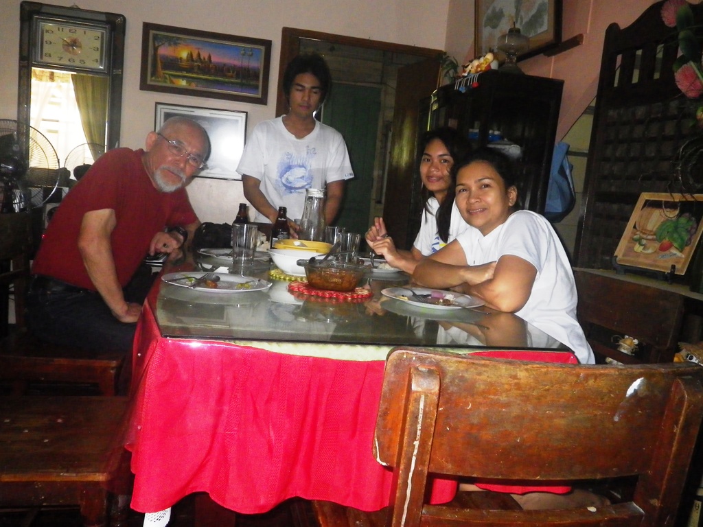 Mrs Mo Singsom, his daughter and son