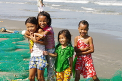 Children in Lingayen beach 3