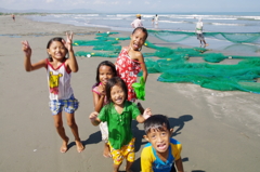 Children in Lingayen beach 5