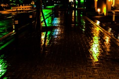 深夜の信号は孤独な三つ目のアーティスト
