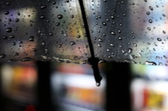 雨の日の自動販売機