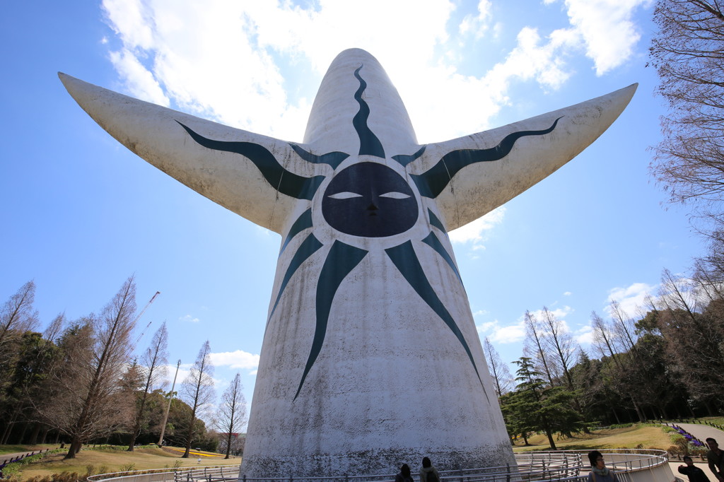 太陽の塔（後ろ姿）