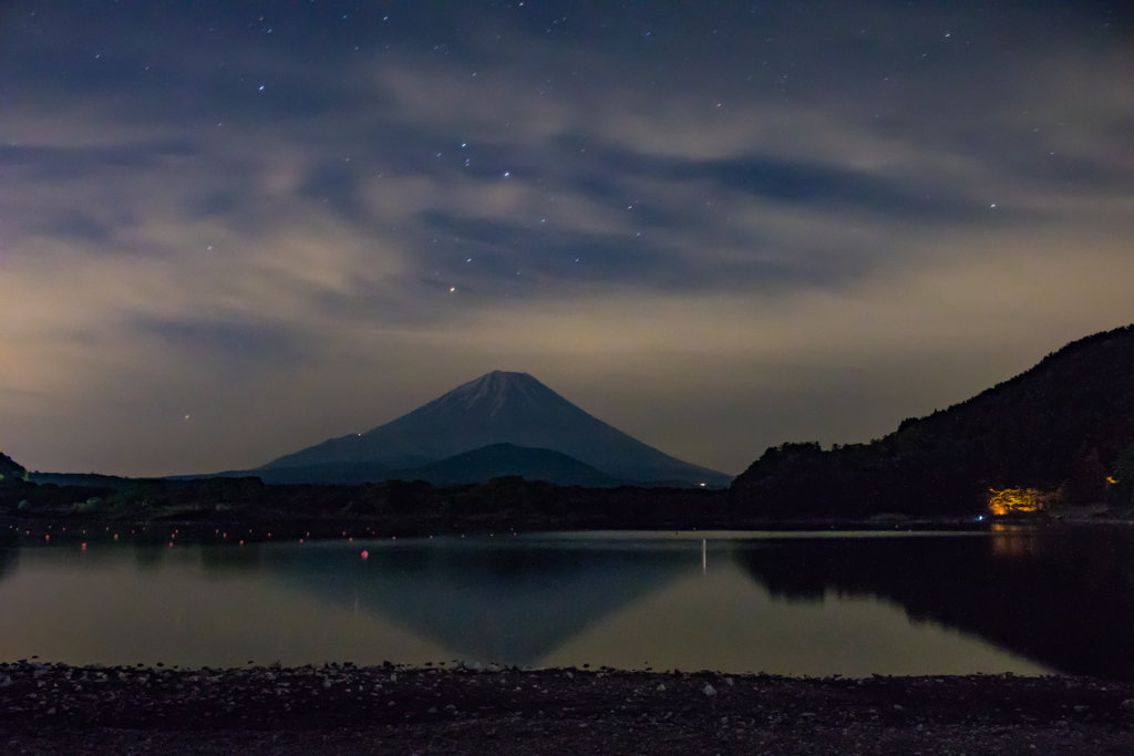 すっきりしない夜空