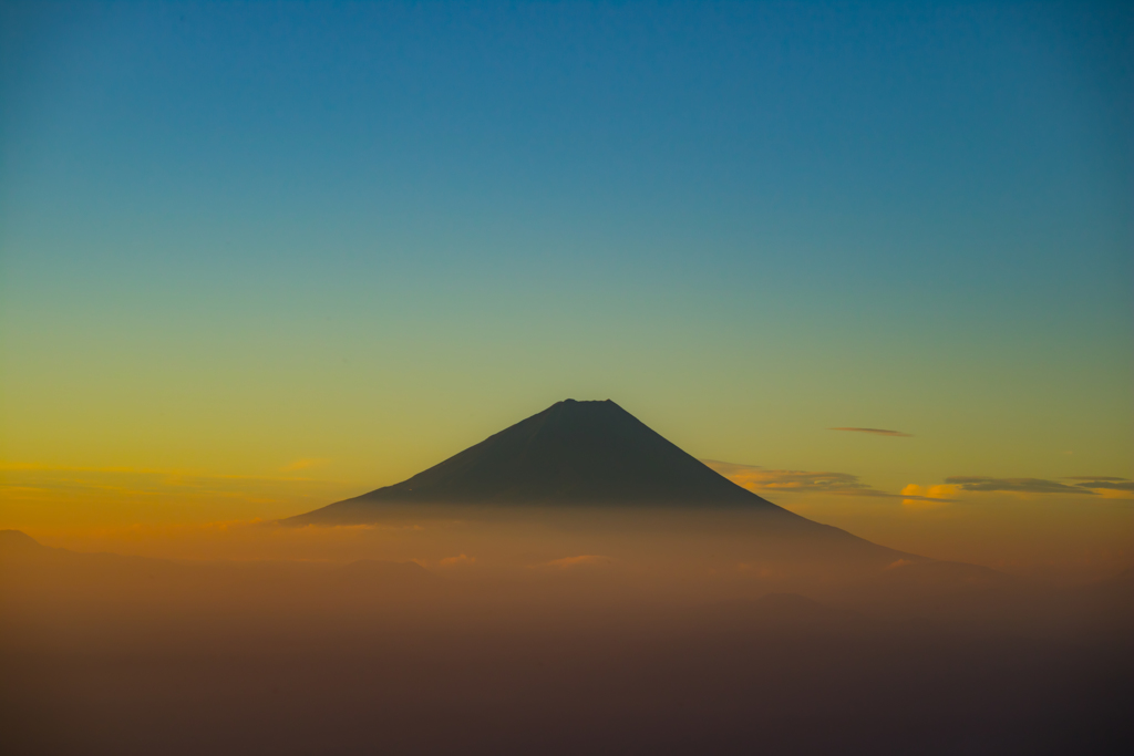 朝焼けの富士山