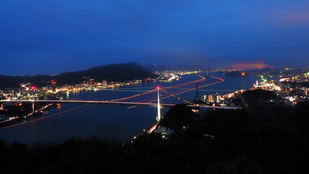 海峡の夜