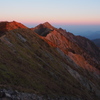 夕日に染まる剣ヶ峰