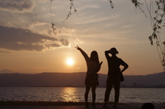 夕暮れ時の姉弟