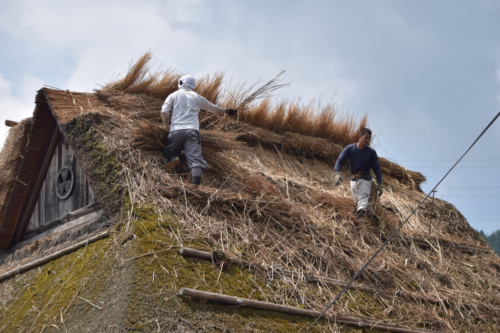 茅葺屋根吹き替え
