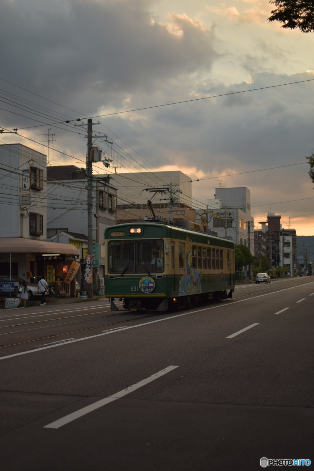 夕暮れの嵐電