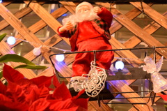 ポインセチアとサンタ