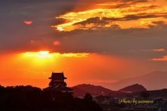 犬山城　燃える夕暮れ