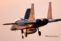 岐阜基地F-15夕日に染まる