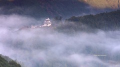 雲海の郡上八幡城