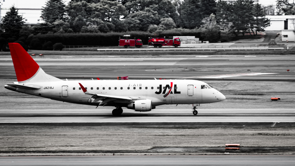 Red Fire Engine と JAL Red
