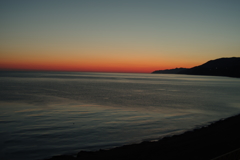 夜明け前の海です
