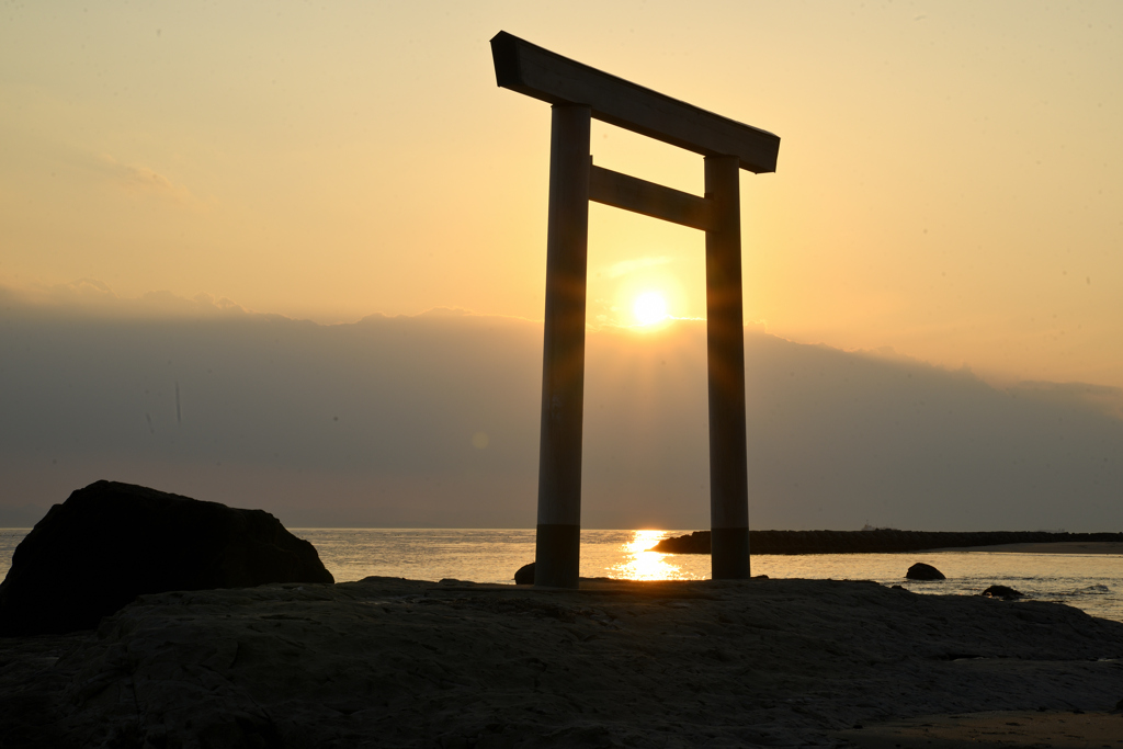 神の懐へ沈む夕日