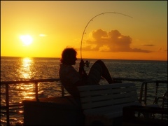 石垣島の夕日の中で