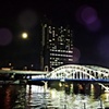 月と橋とビル