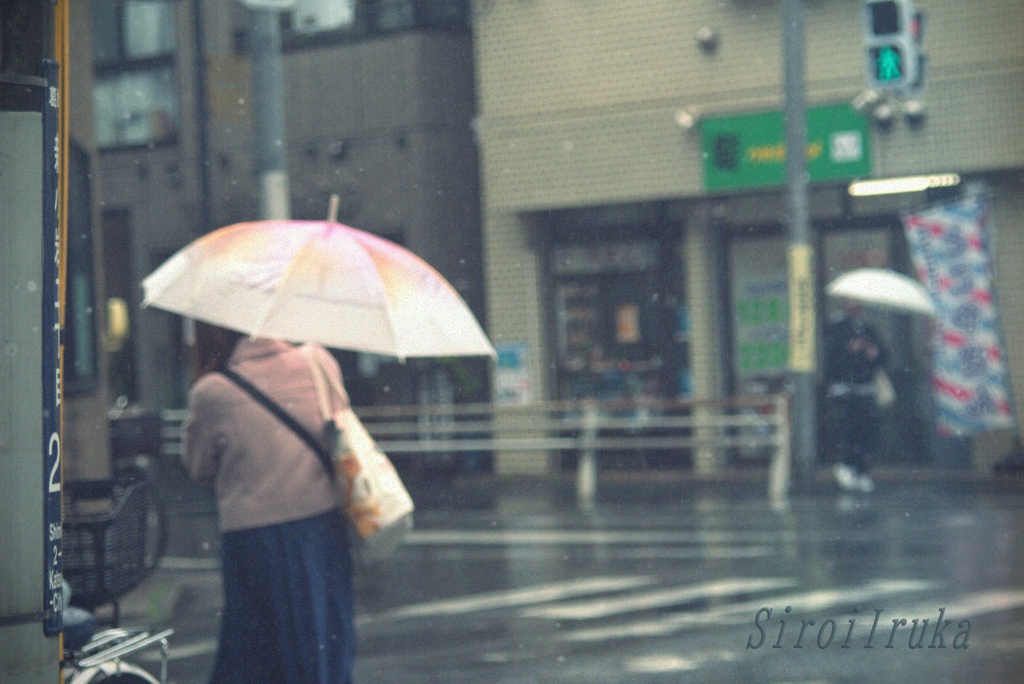 雨降りの街