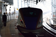 はくたかを見送る駅員さん