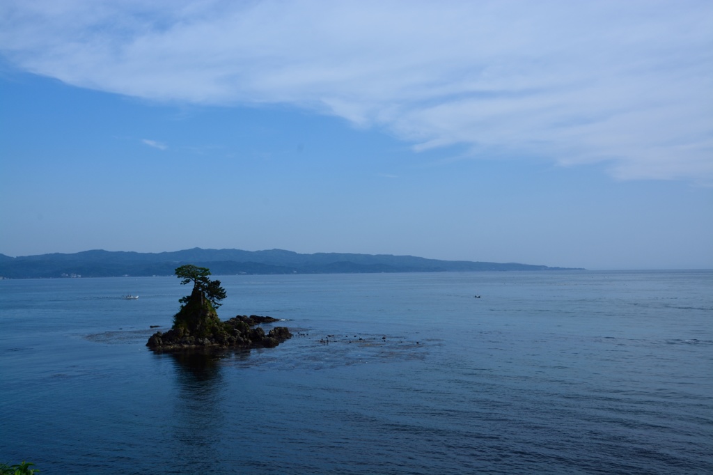 女岩