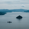 大黒神島と、護衛艦