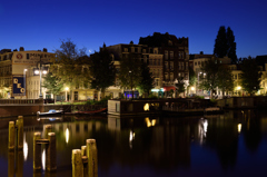 夜明け前の運河