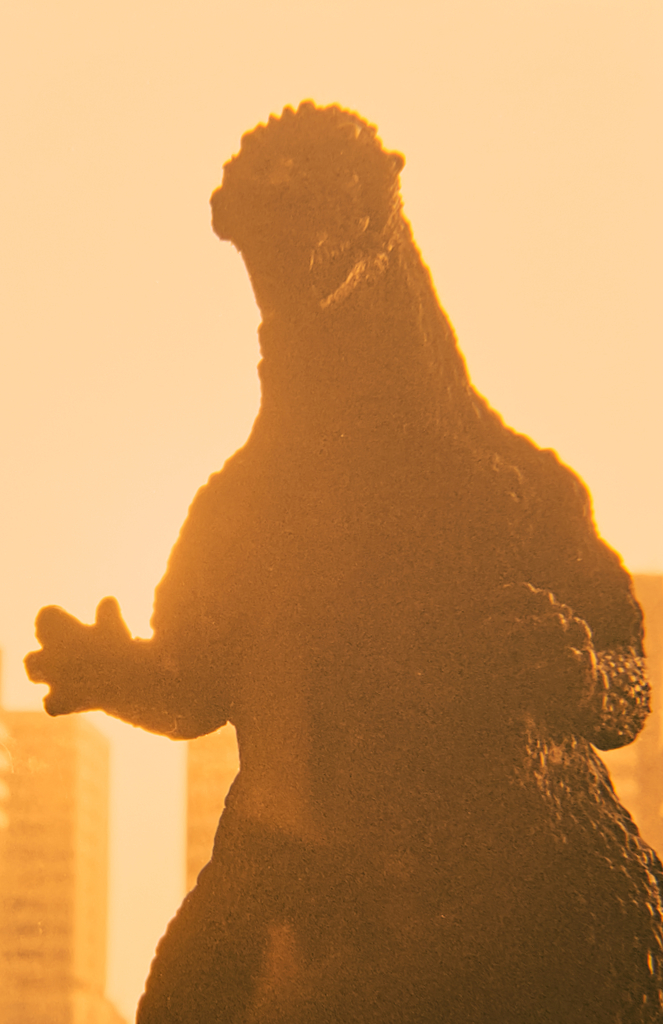 夕陽のゴジラ