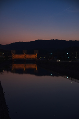 夕暮れの水門