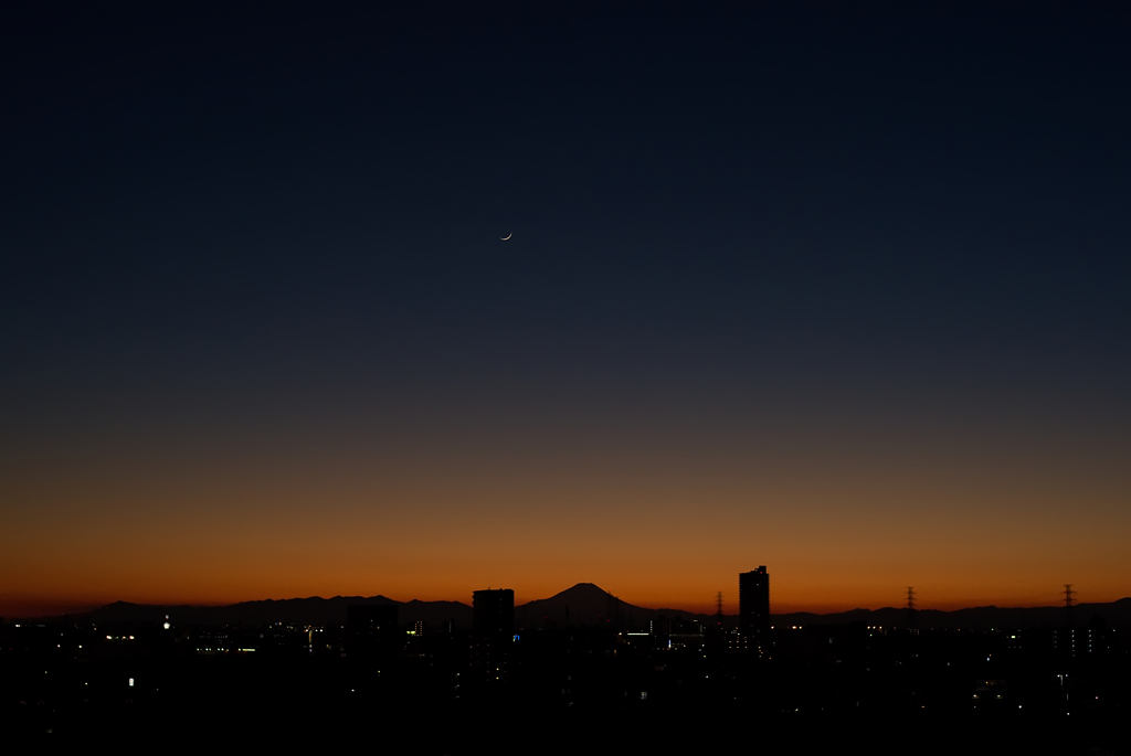 富士と三日月のランデブー