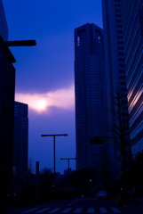 春、霞の夕日