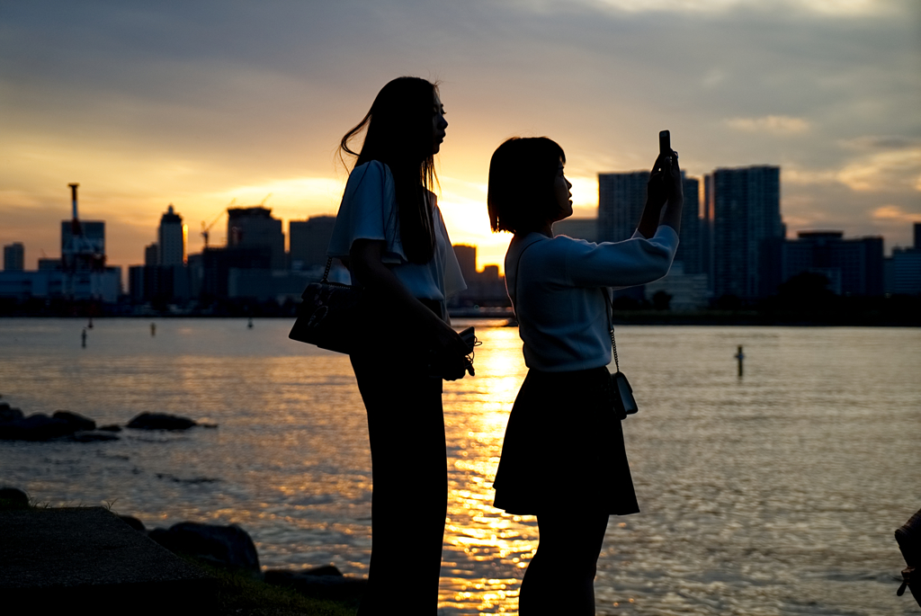 あえて夕日ではなく別方向を撮る
