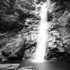 瀬戸の滝モノクロ