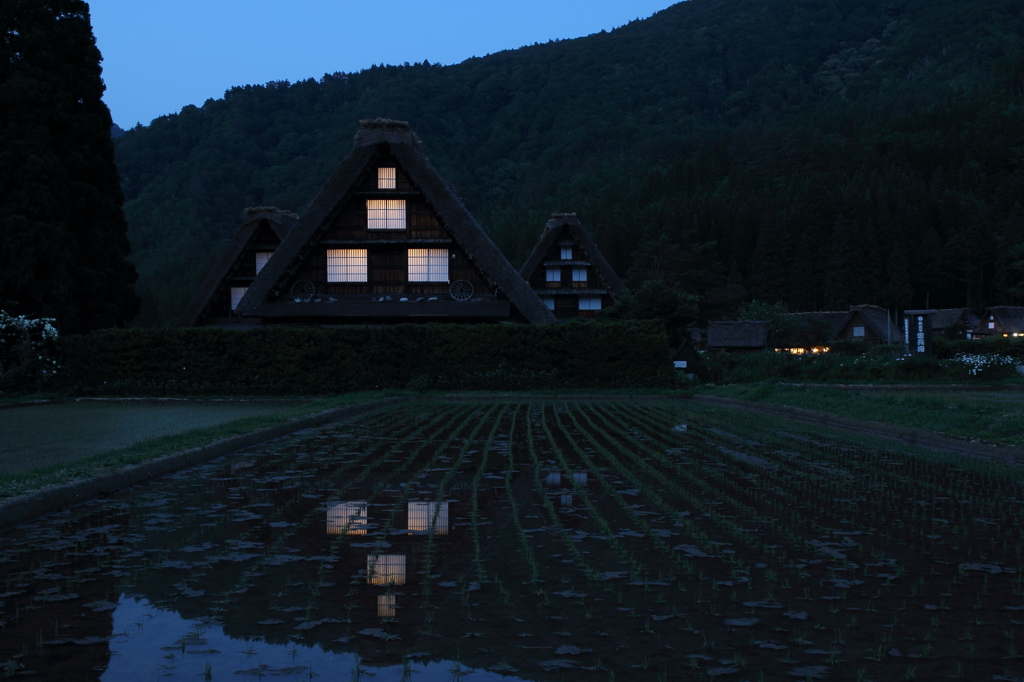 夕暮れの白川郷