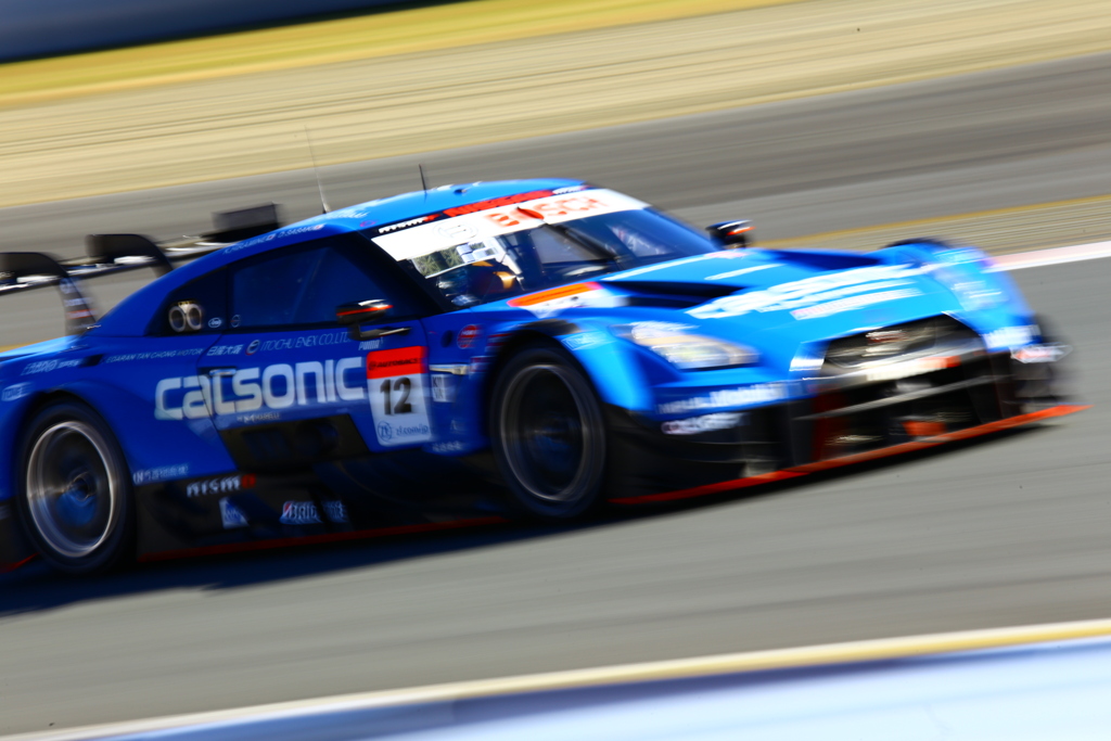 青の新幹線CALSONIC GT-R