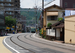 玄関開ければ電車が通る